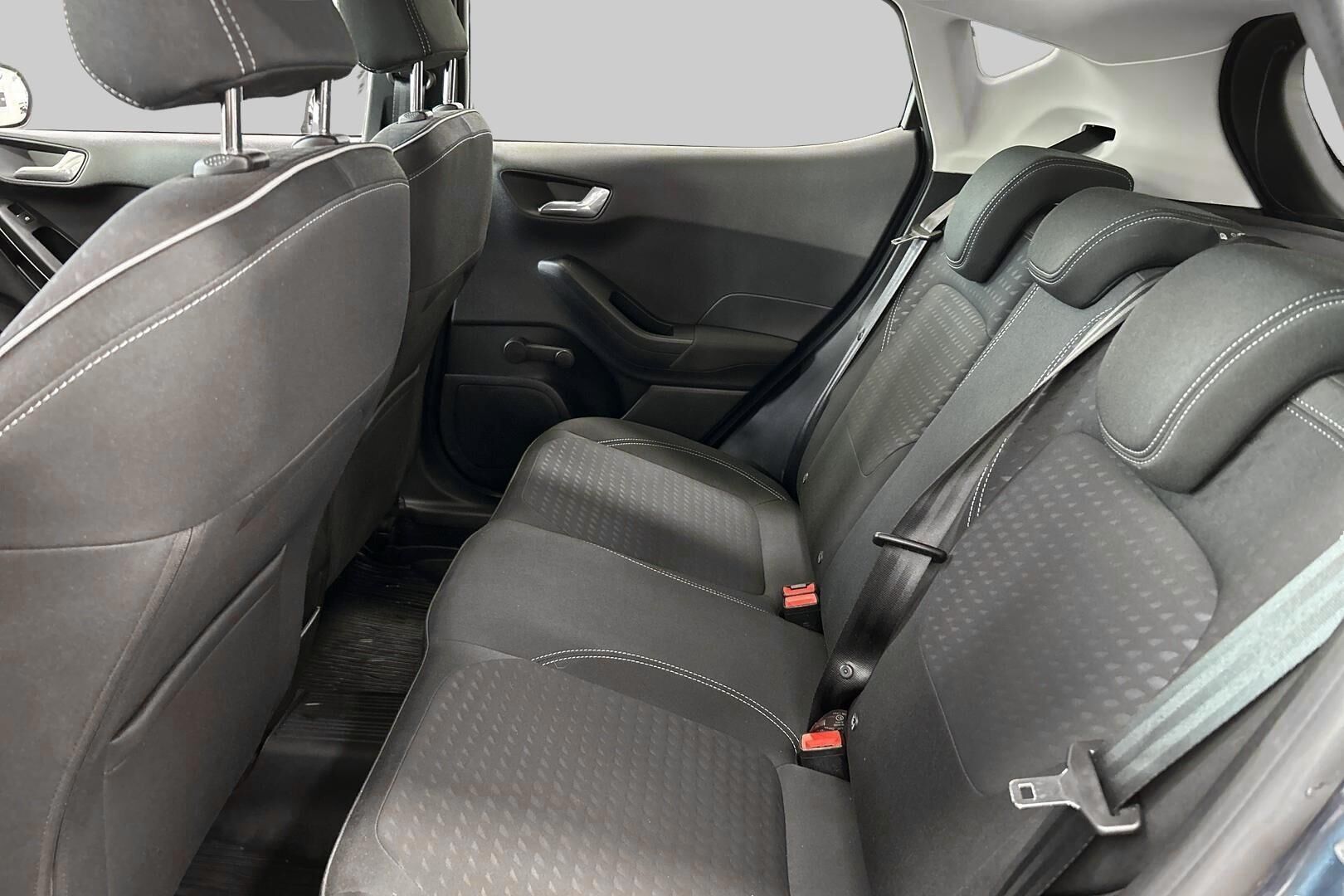 Ford Fiesta iso kuva 10