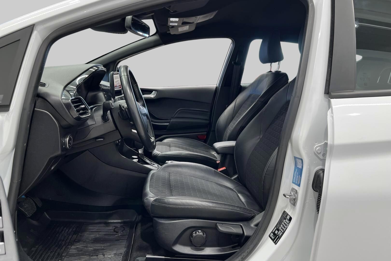 Ford Fiesta iso kuva 9
