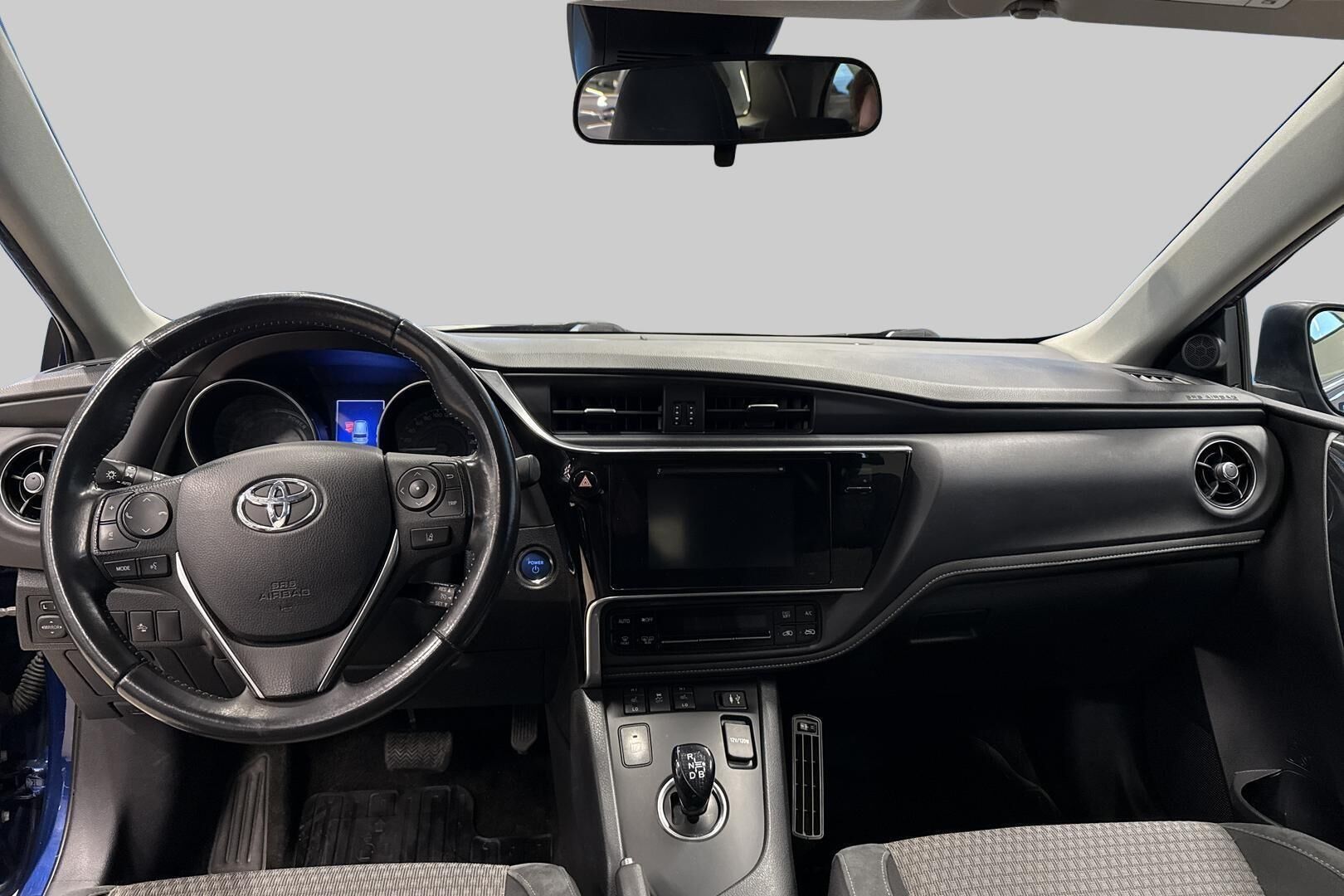 Toyota Auris iso kuva 11