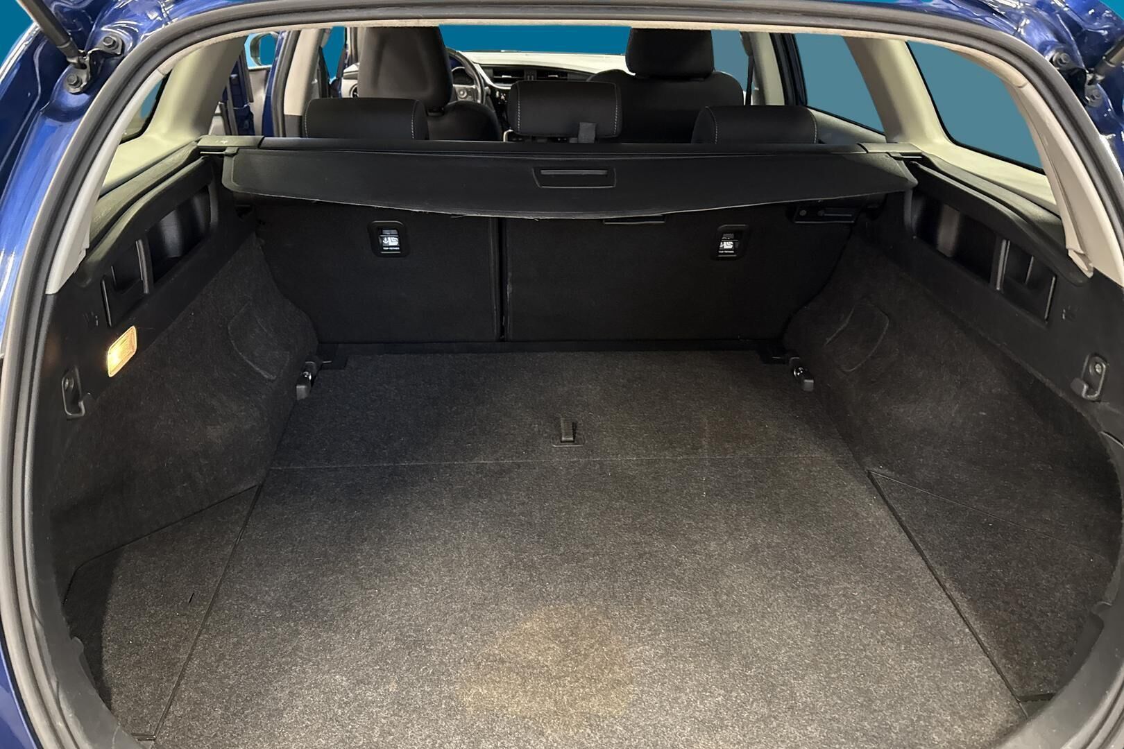 Toyota Auris iso kuva 12