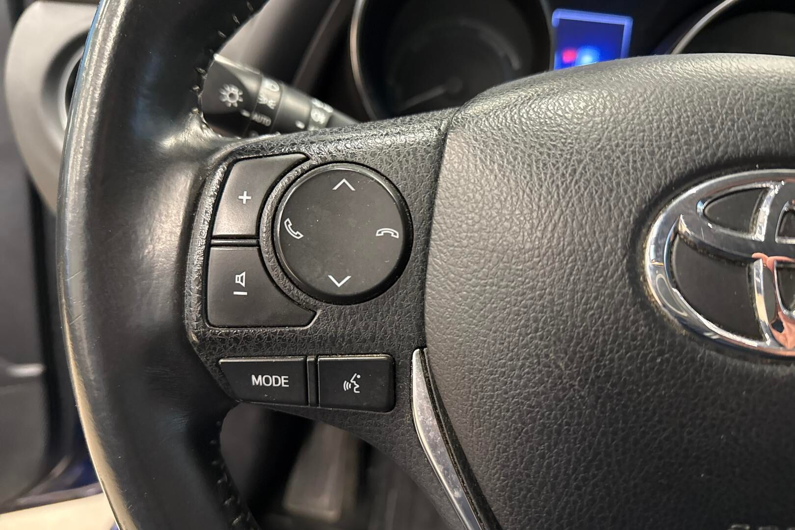 Toyota Auris iso kuva 18