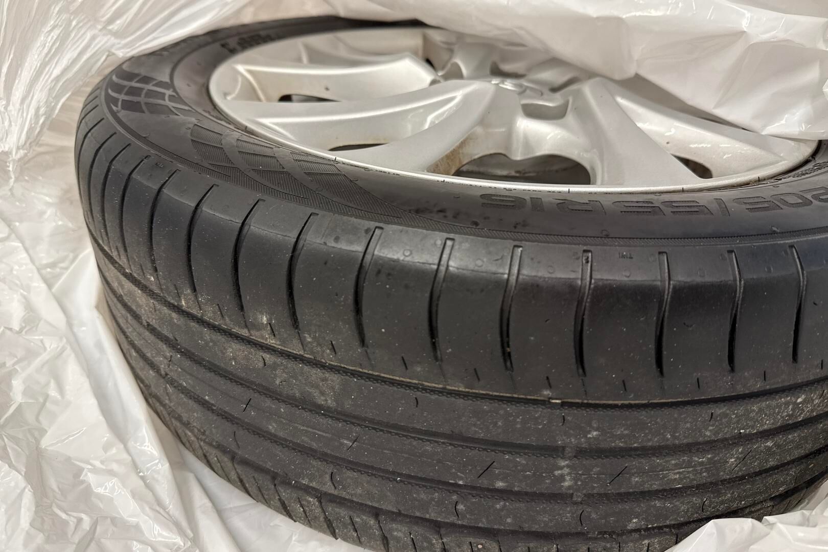 Toyota Auris iso kuva 23