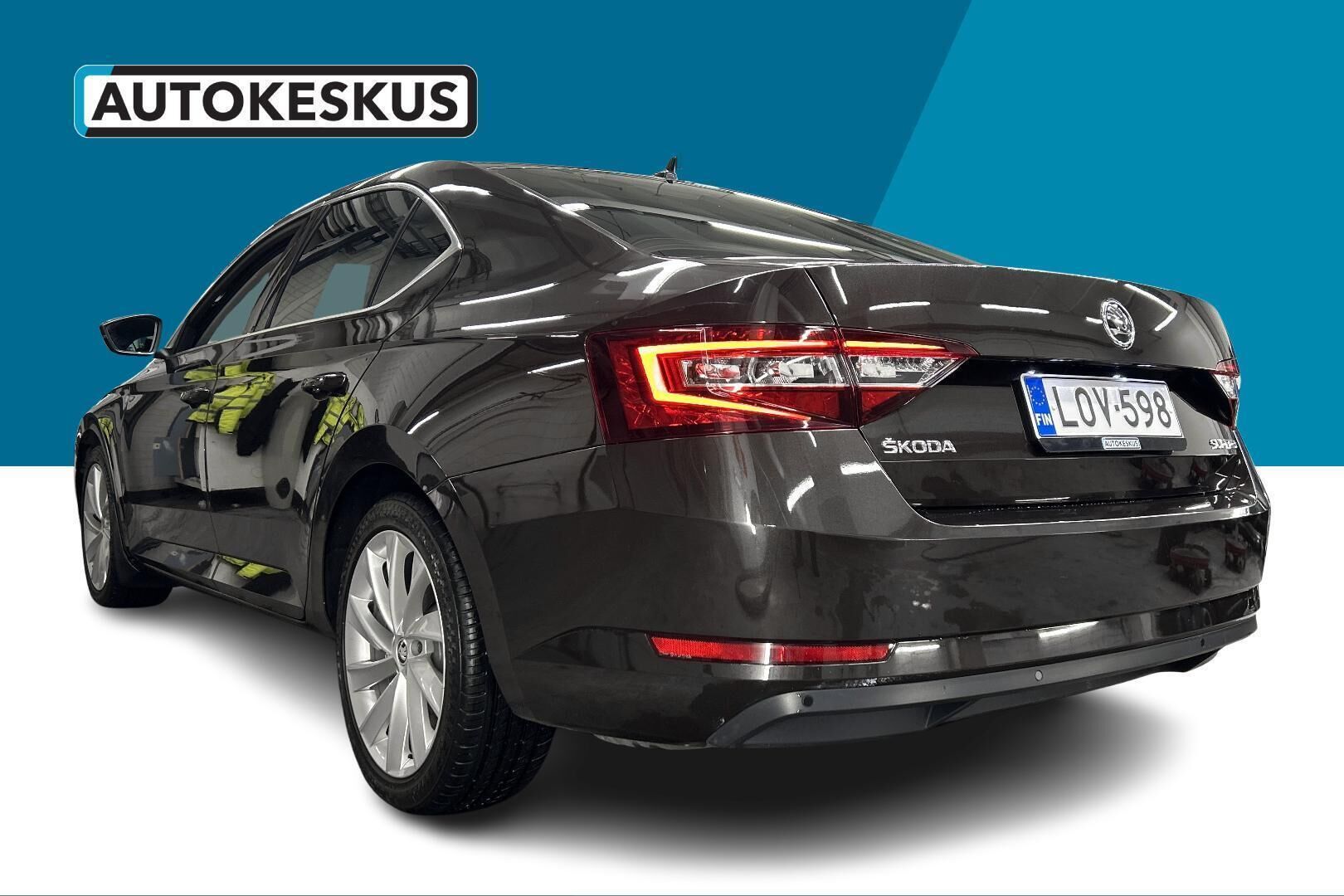 Skoda Superb iso kuva 7