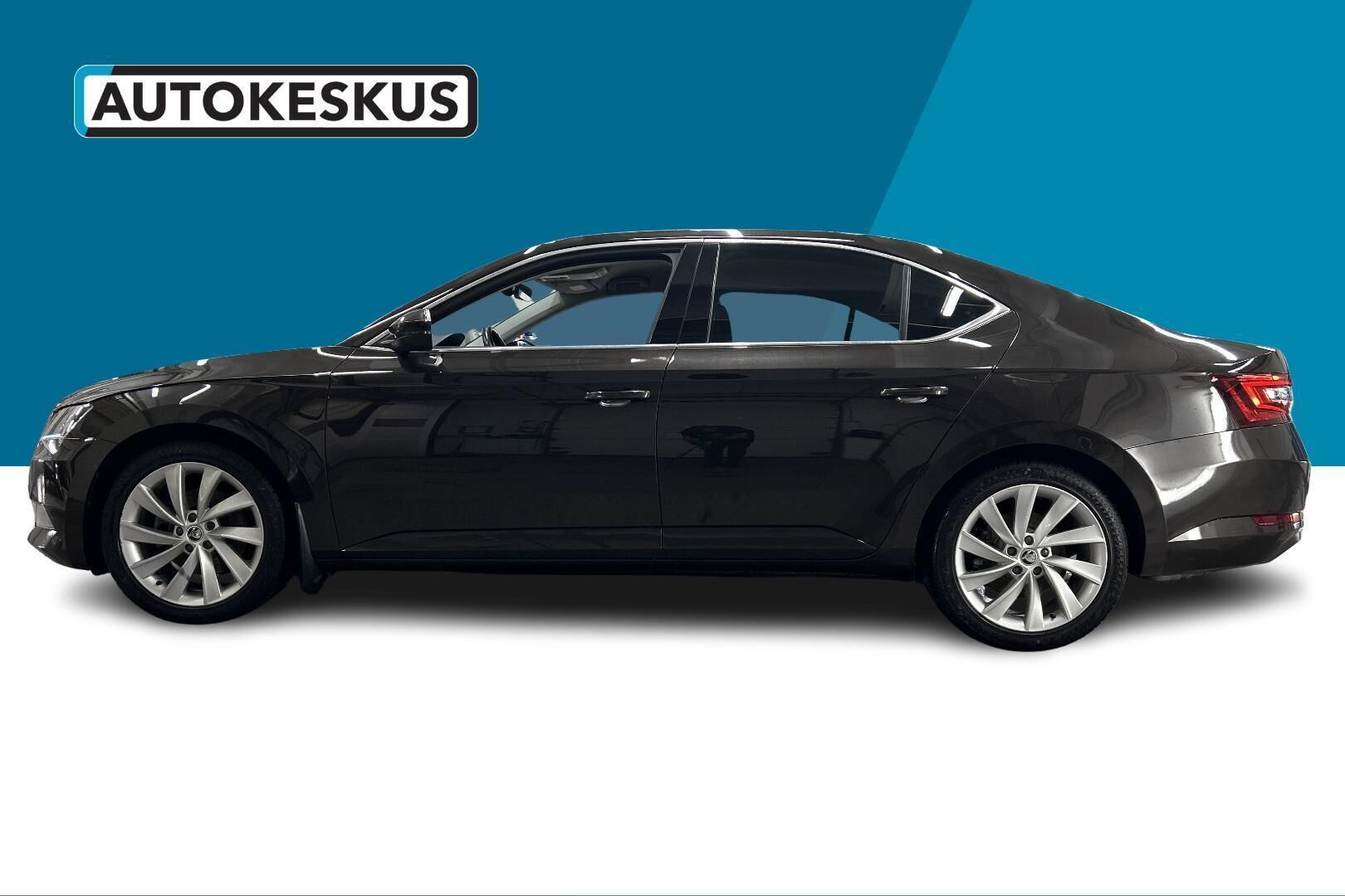 Skoda Superb iso kuva 8