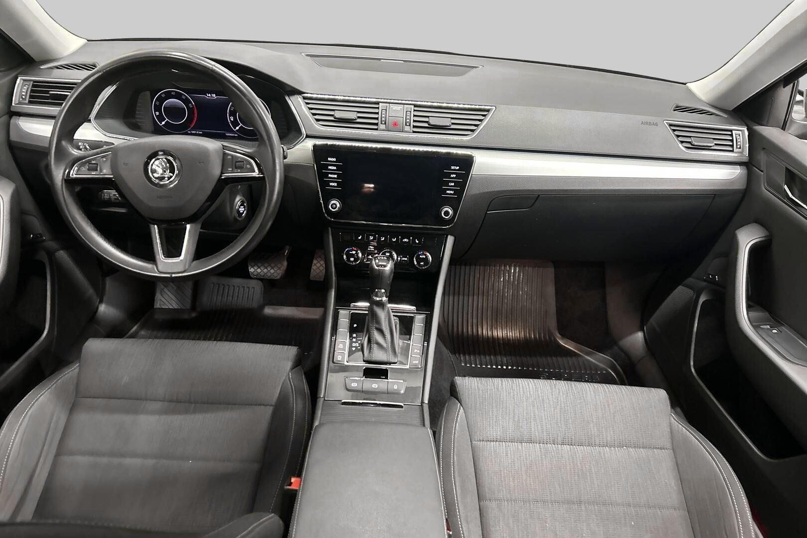 Skoda Superb iso kuva 11