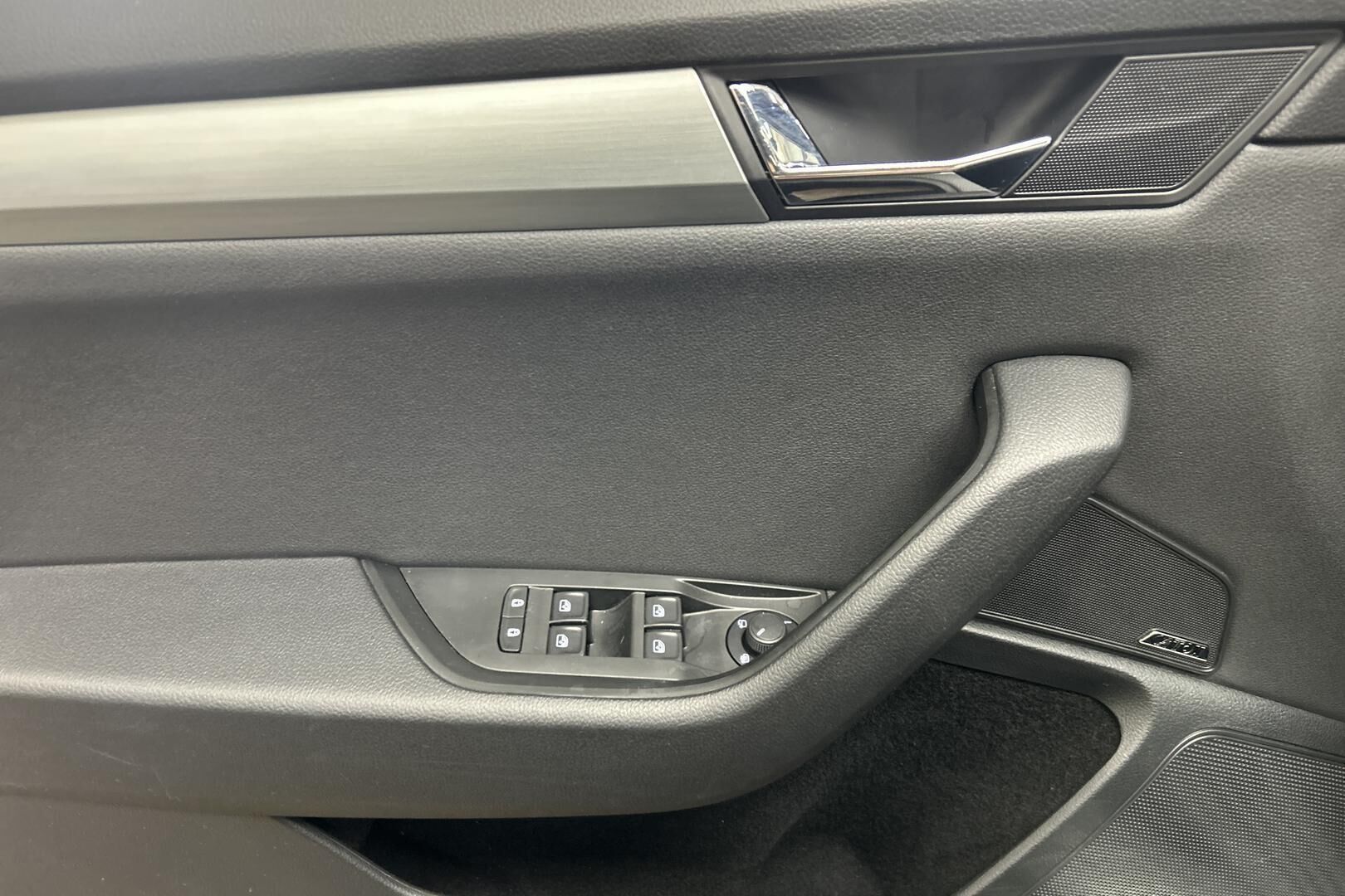 Skoda Superb iso kuva 22