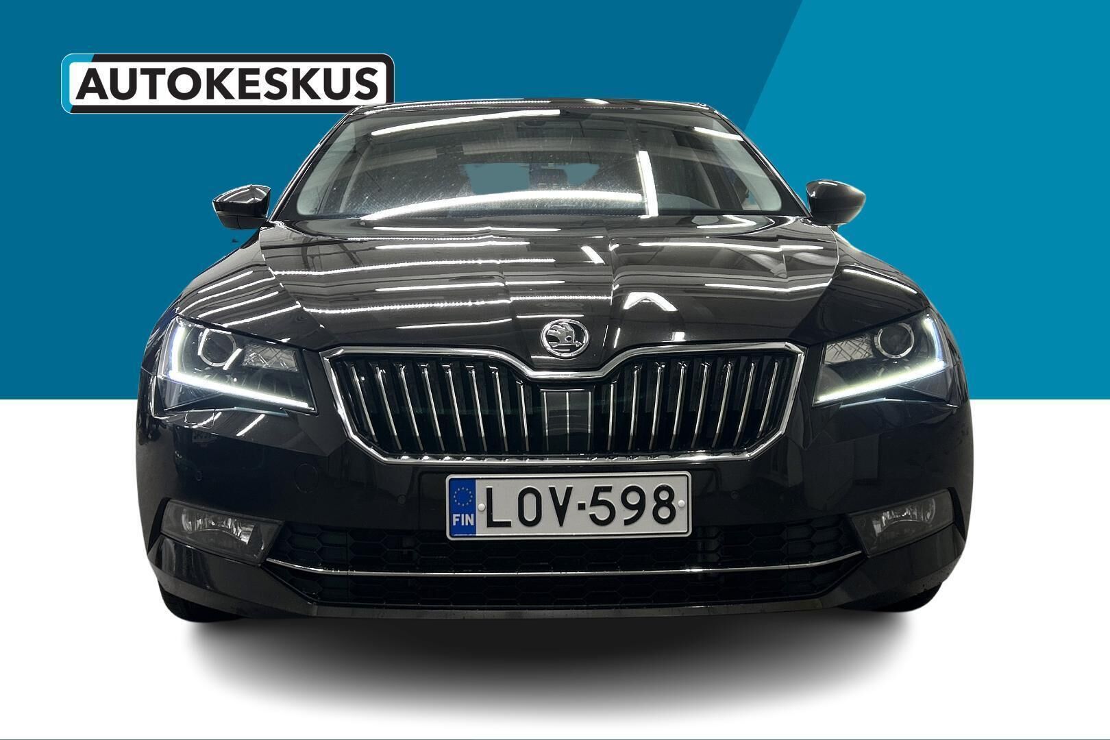 Skoda Superb iso kuva 2