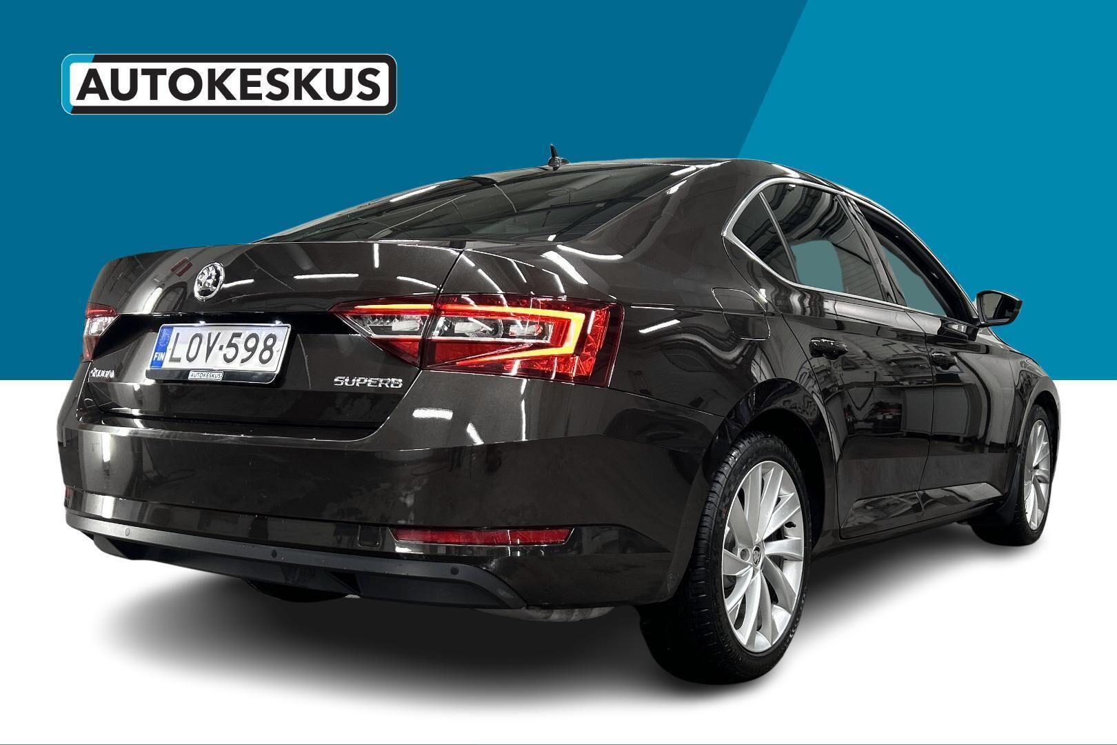 Skoda Superb iso kuva 5