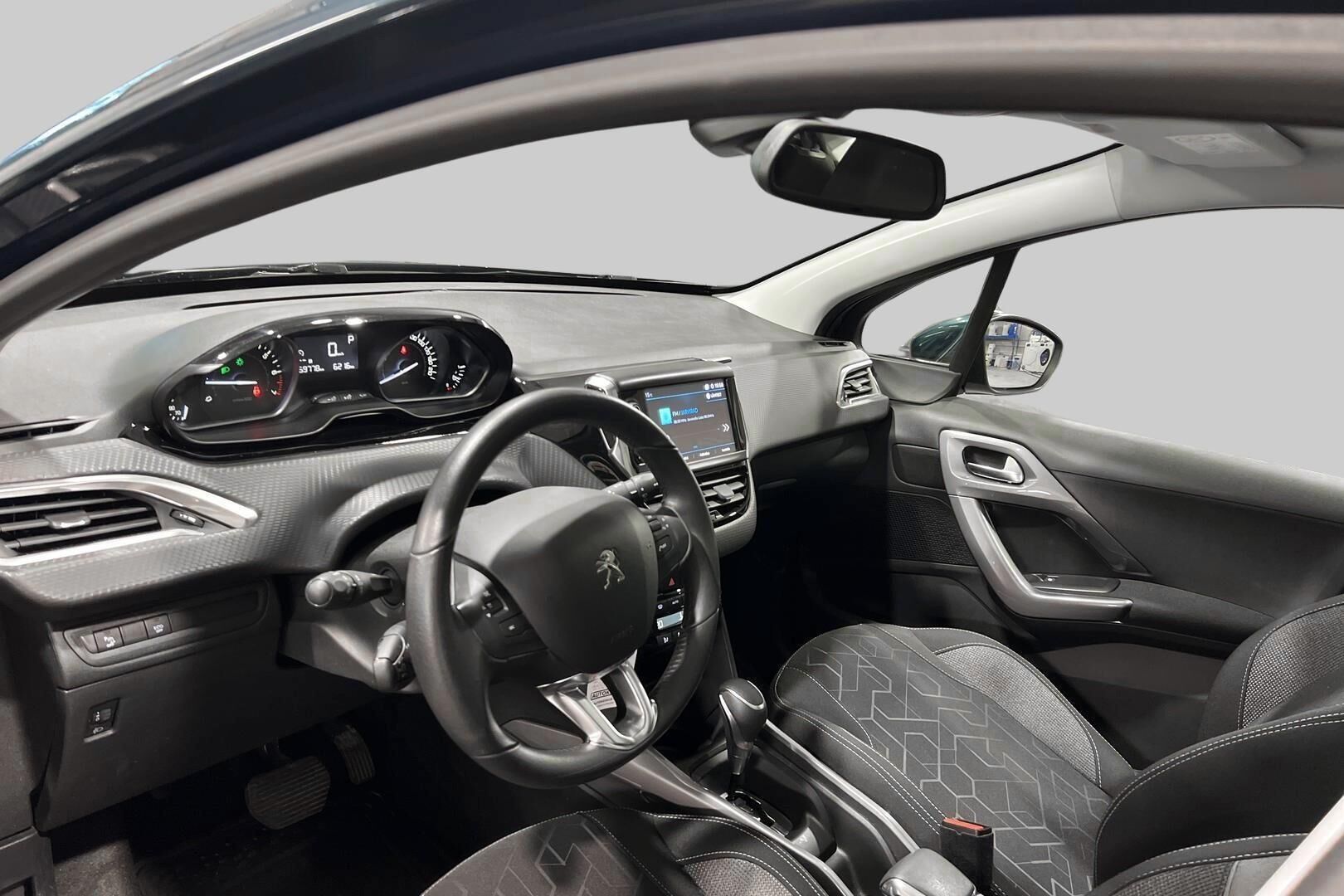 Peugeot 2008 iso kuva 11