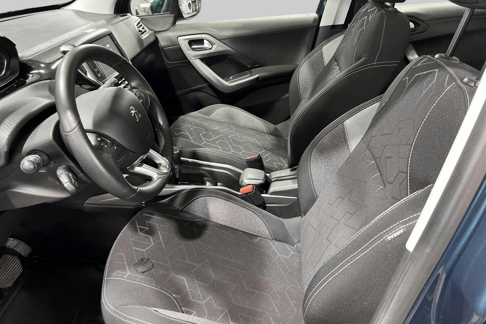 Peugeot 2008 iso kuva 9