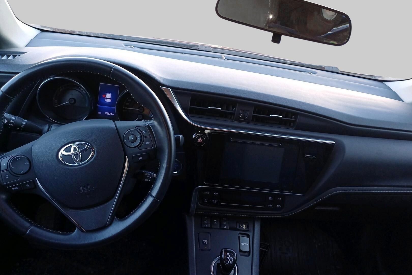 Toyota Auris iso kuva 1