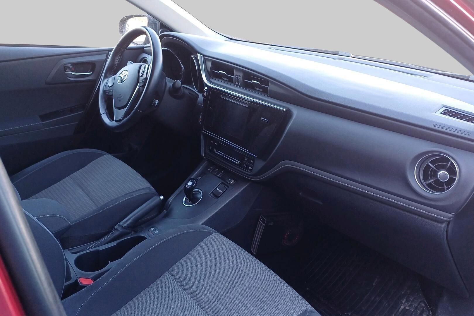 Toyota Auris iso kuva 3