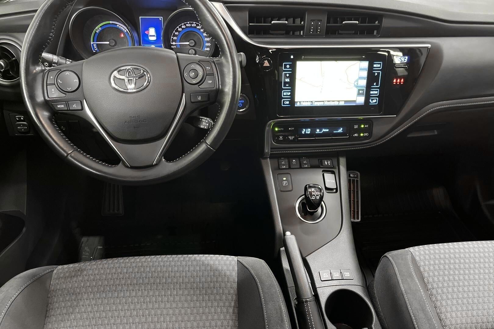 Toyota Auris iso kuva 10