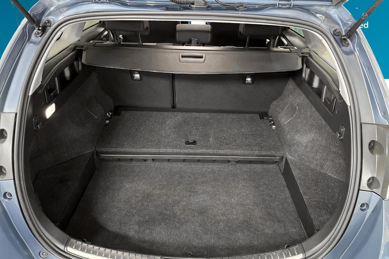Toyota Auris iso kuva 11