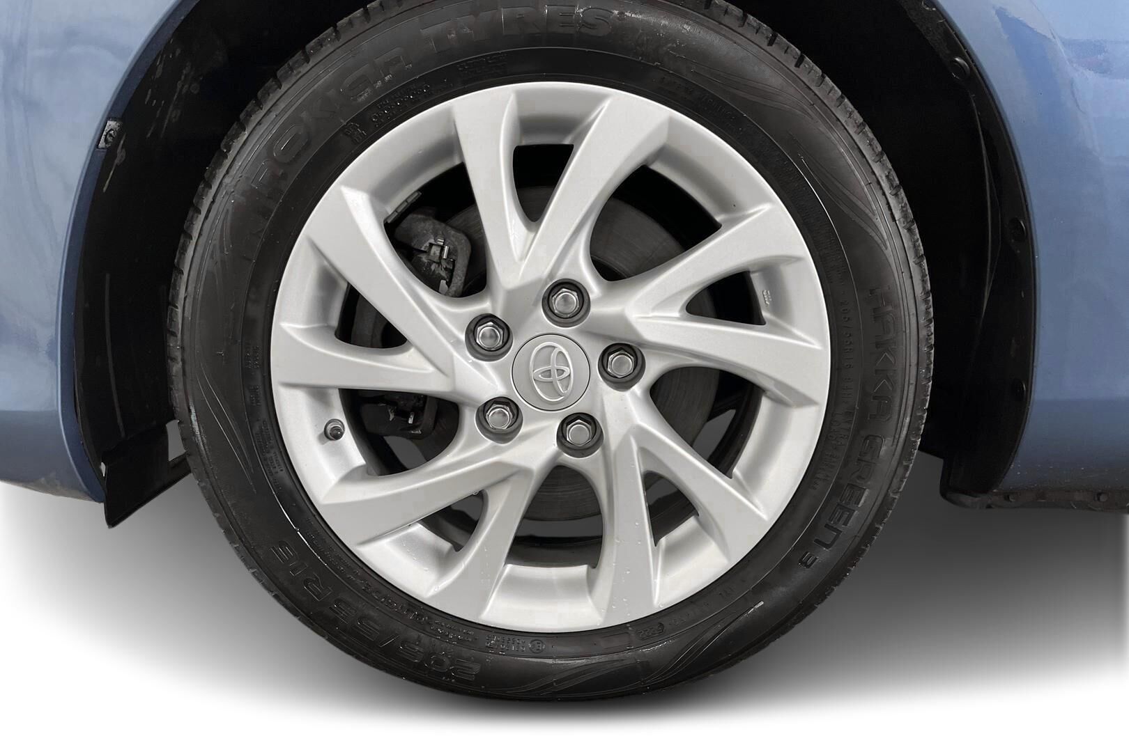 Toyota Auris iso kuva 12