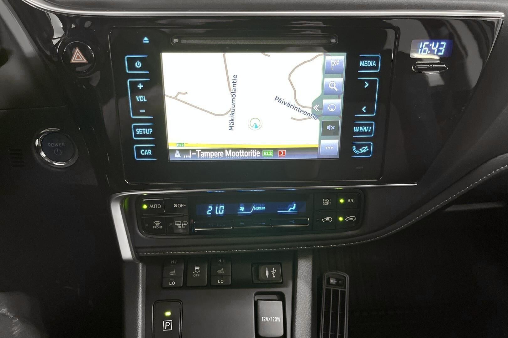 Toyota Auris iso kuva 14