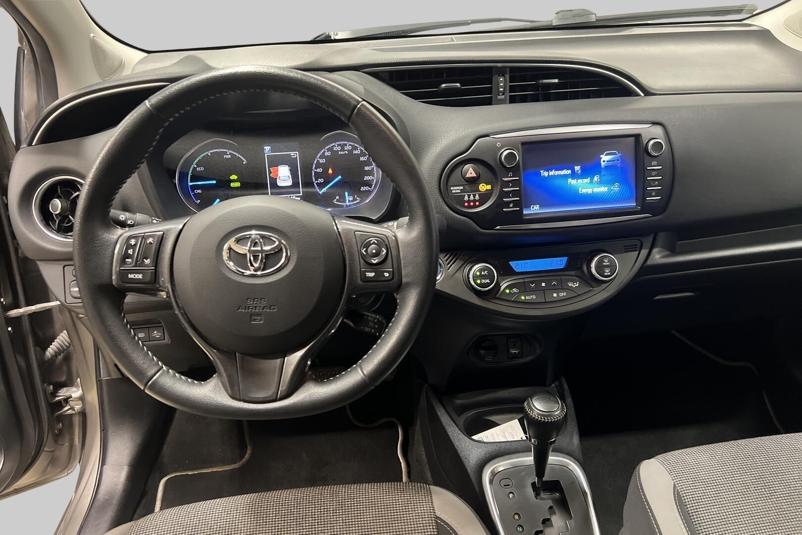 Toyota Yaris iso kuva 11
