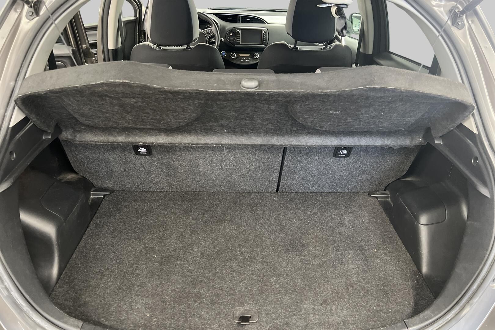Toyota Yaris iso kuva 12