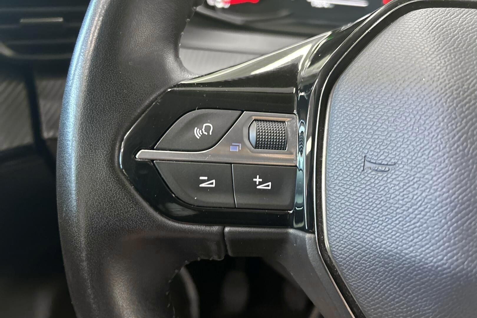 Peugeot 2008 iso kuva 21