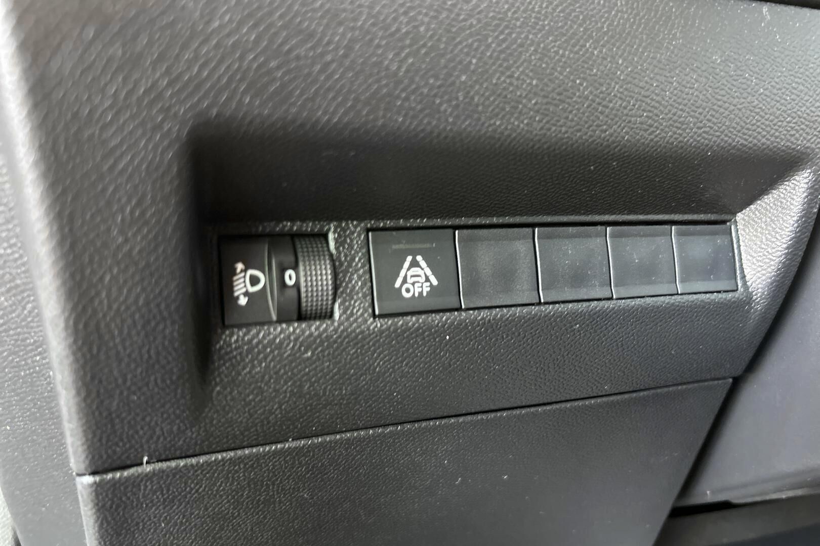 Peugeot 2008 iso kuva 23