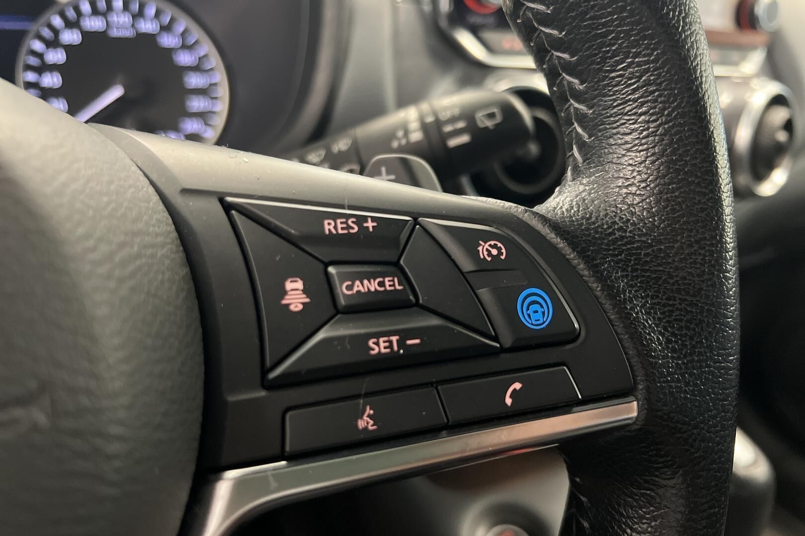 Nissan Juke iso kuva 15