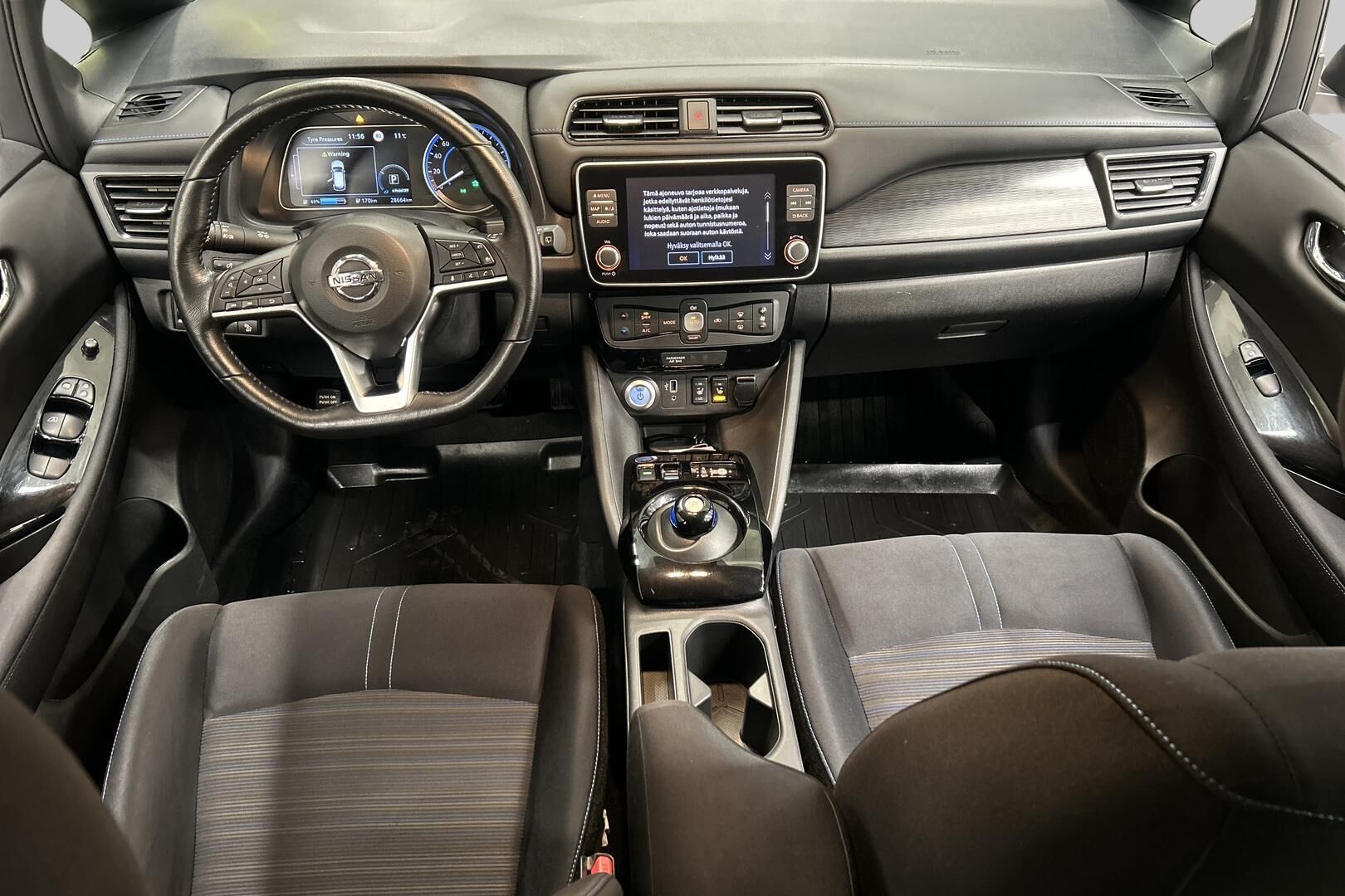 Nissan Leaf iso kuva 11