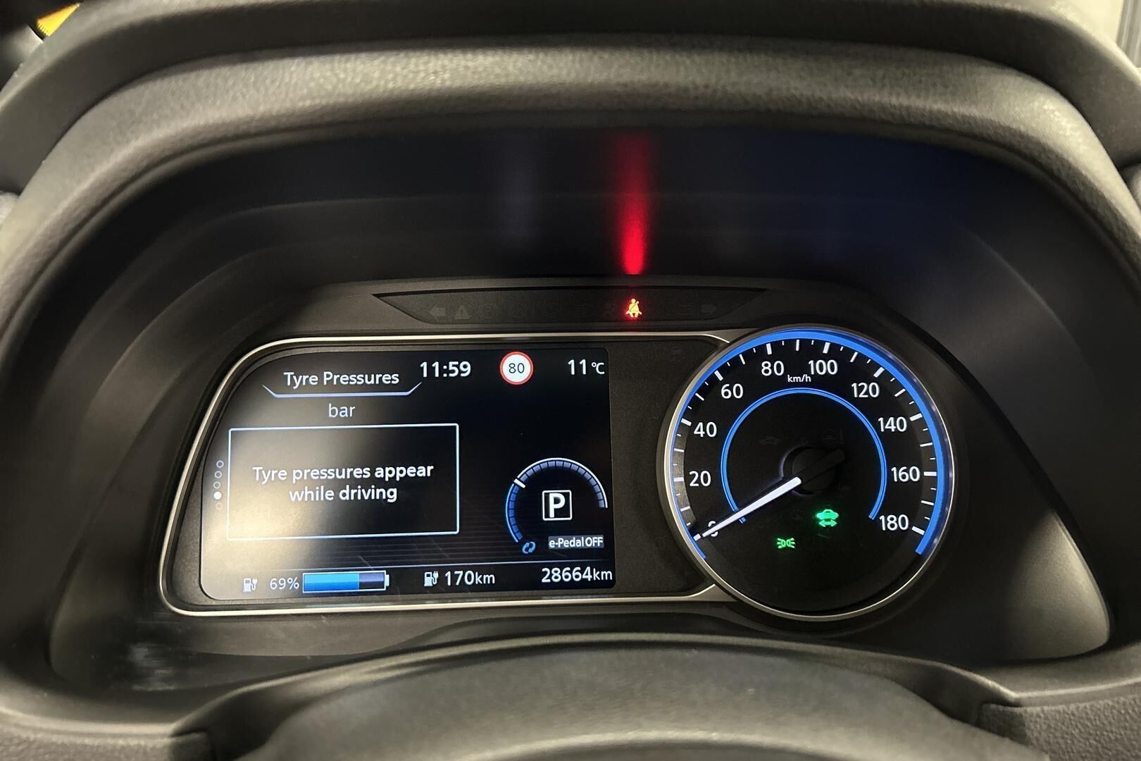 Nissan Leaf iso kuva 14