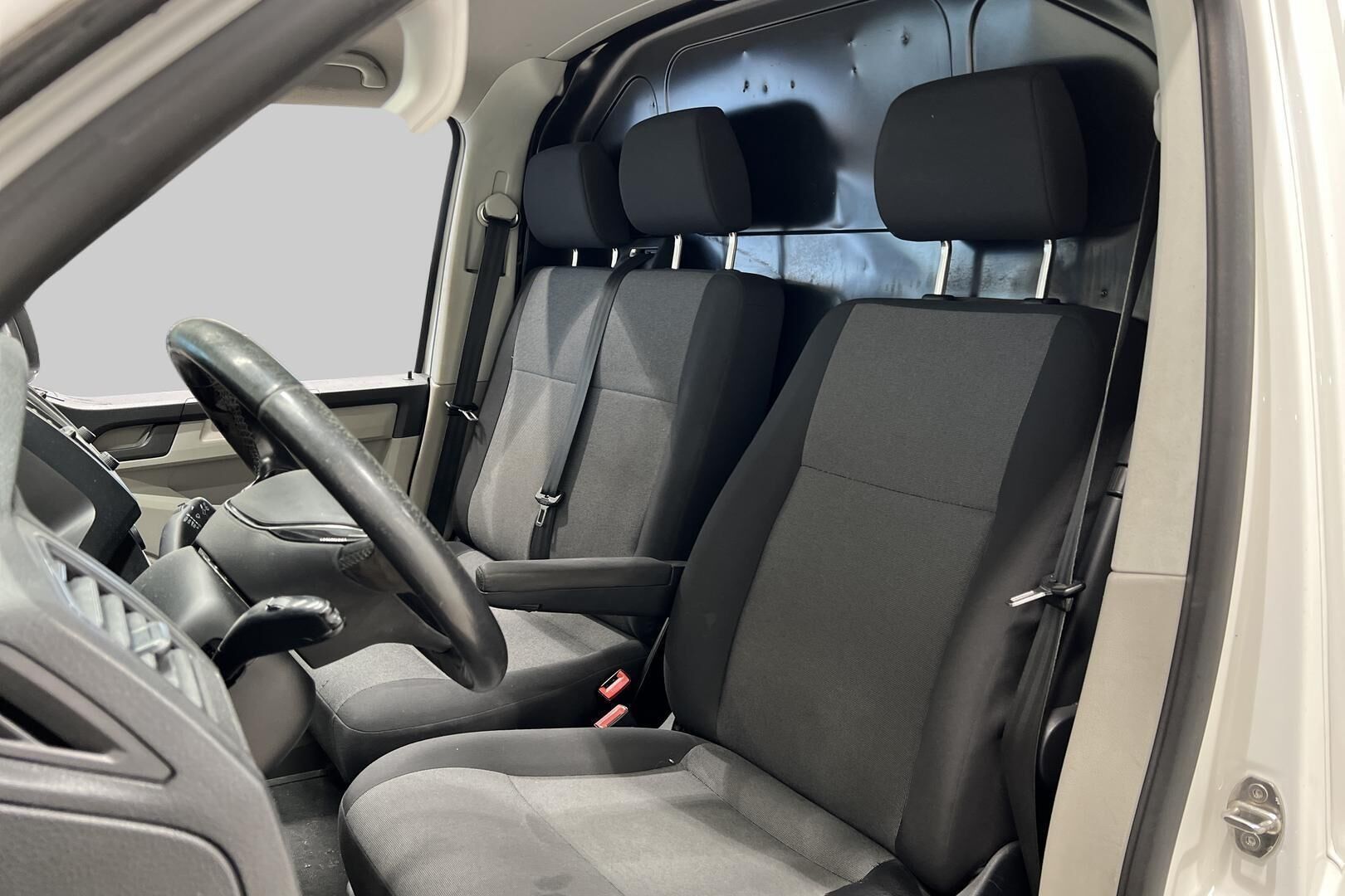 Volkswagen Transporter iso kuva 16