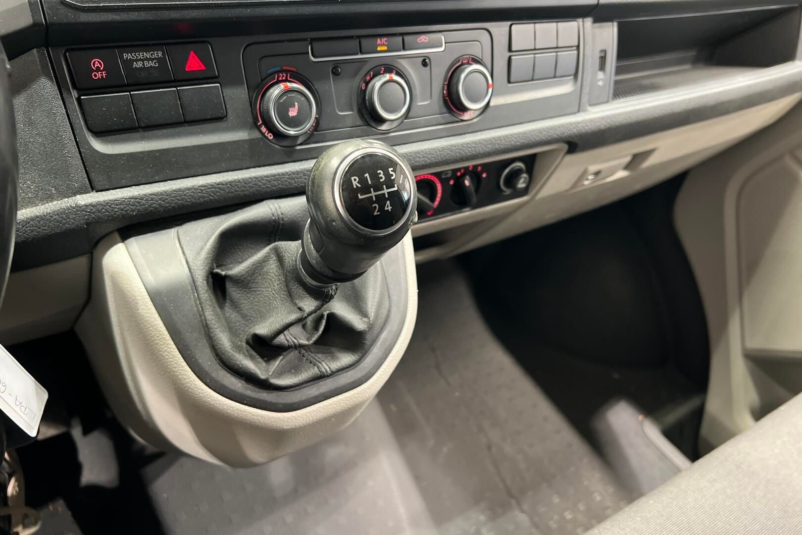 Volkswagen Transporter iso kuva 21
