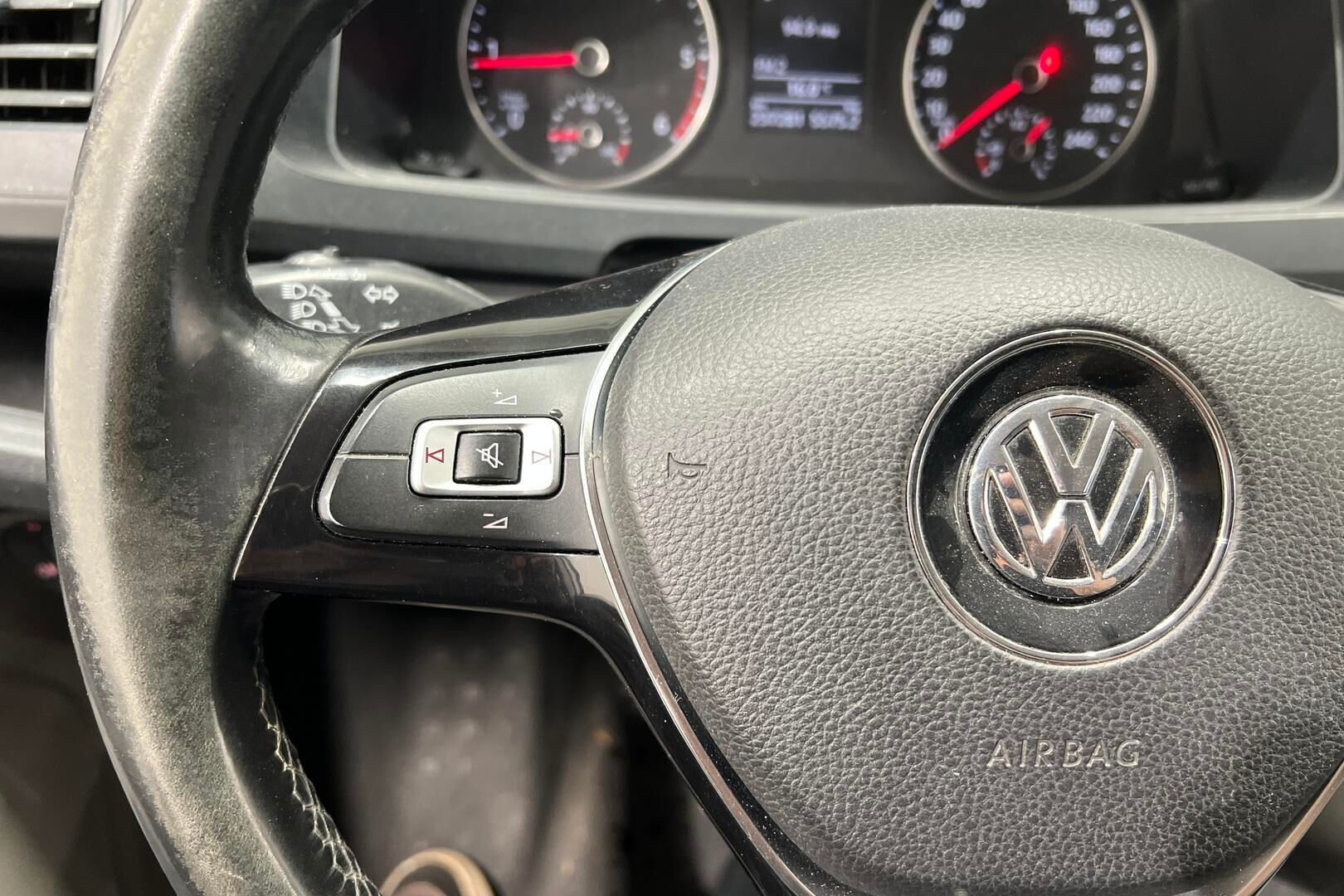 Volkswagen Transporter iso kuva 24
