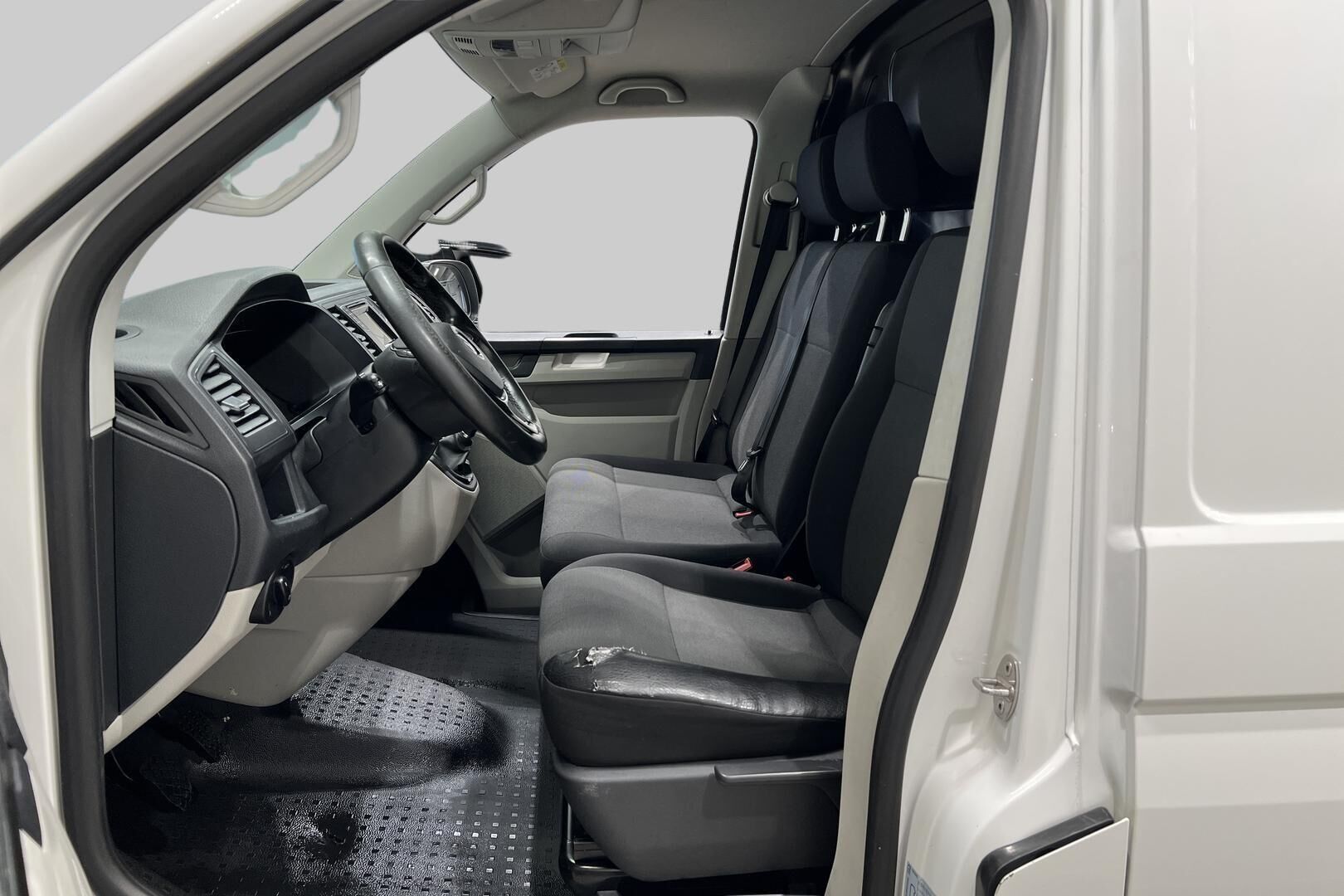 Volkswagen Transporter iso kuva 9