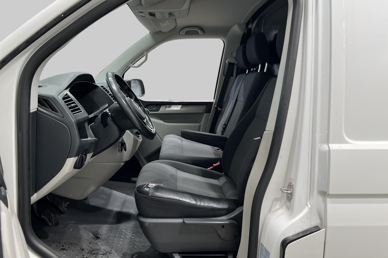 Volkswagen Transporter iso kuva 15