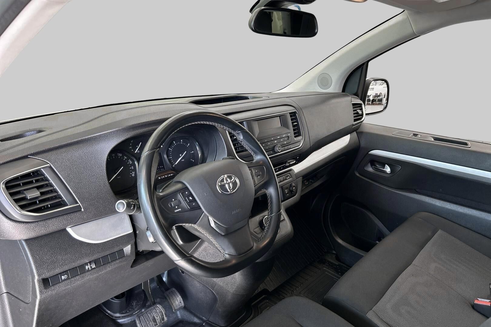 Toyota Proace Verso iso kuva 6