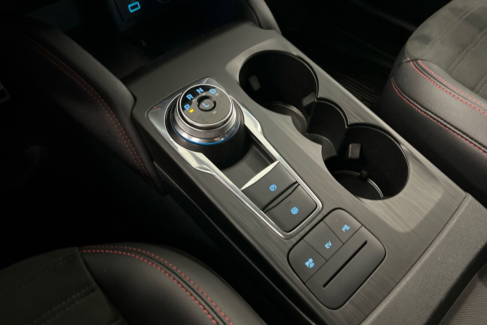 Ford Kuga iso kuva 6