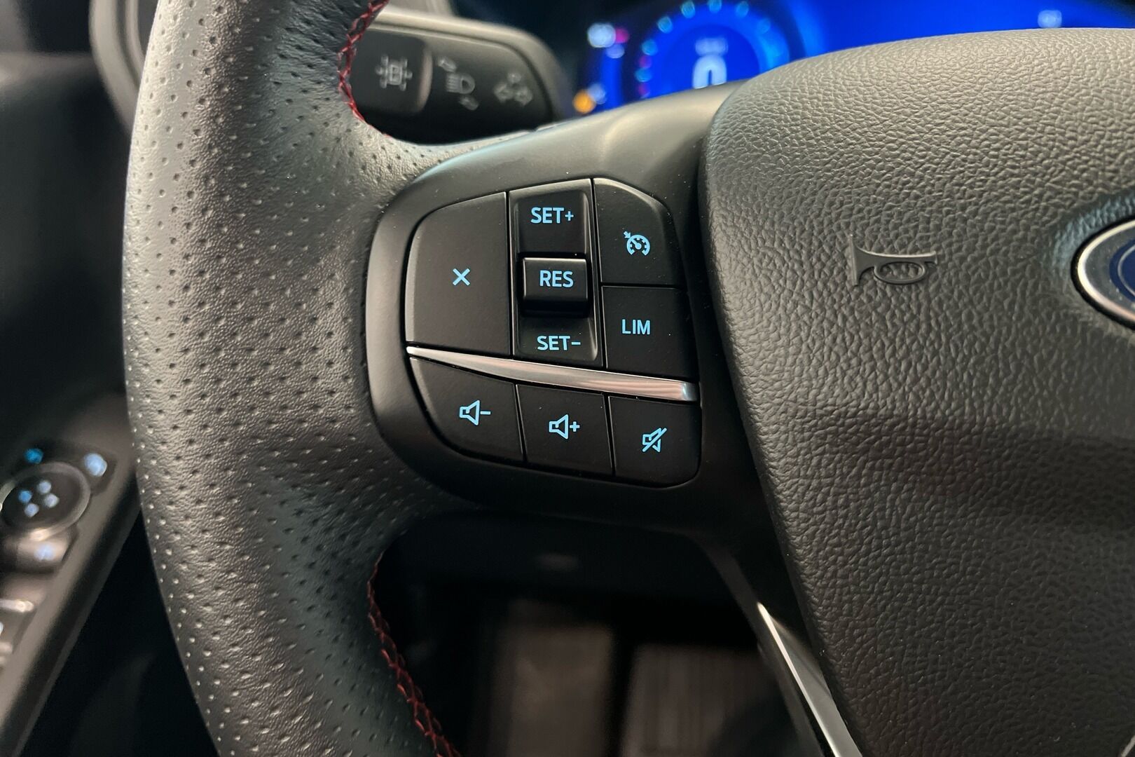 Ford Kuga iso kuva 9
