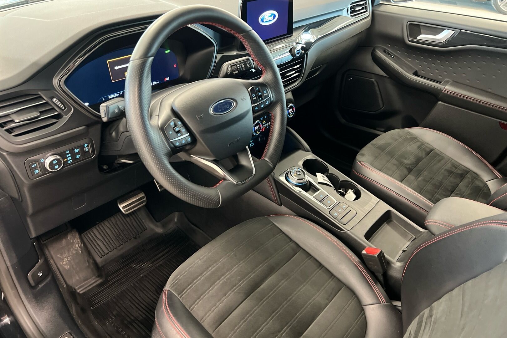 Ford Kuga iso kuva 16