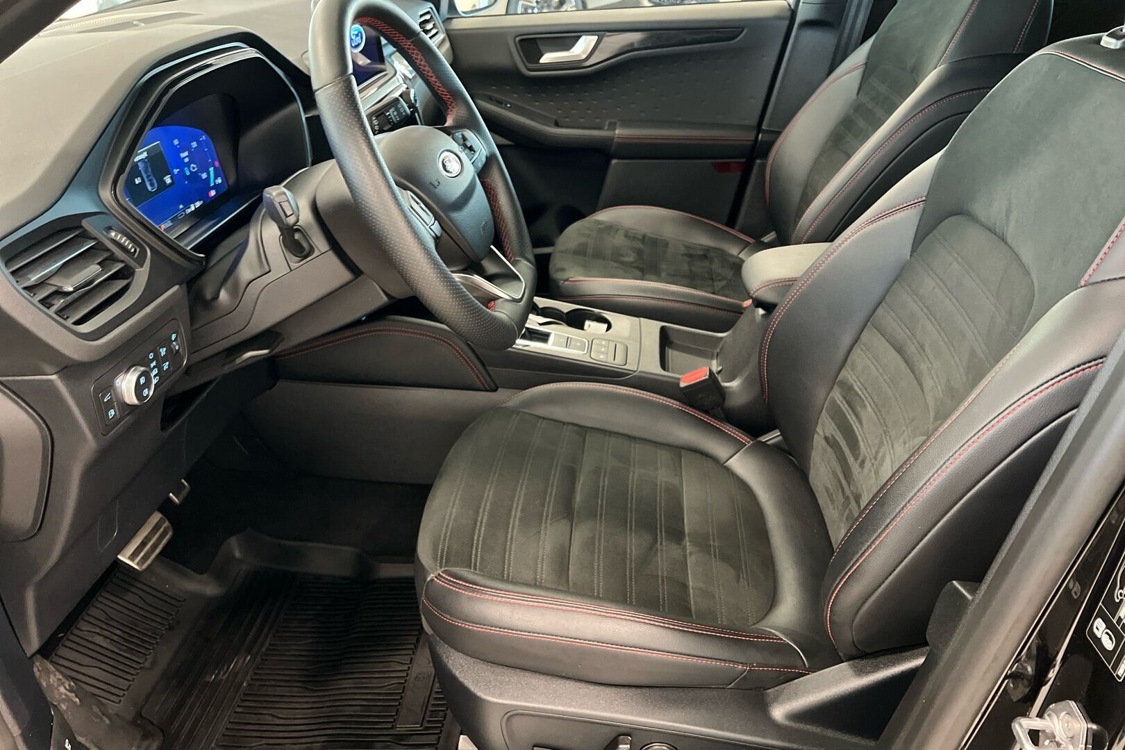 Ford Kuga iso kuva 17