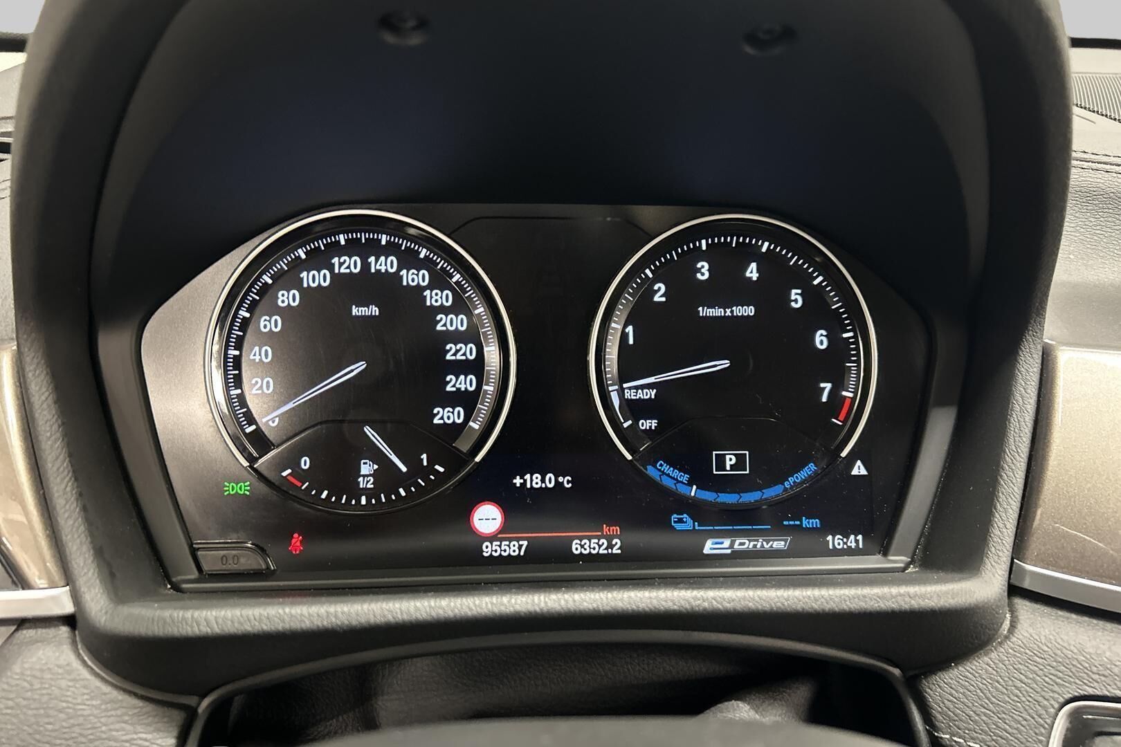 BMW X1 iso kuva 12