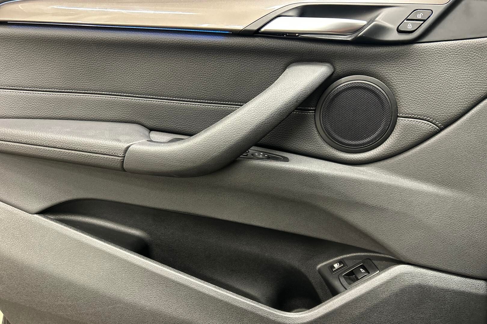 BMW X1 iso kuva 16
