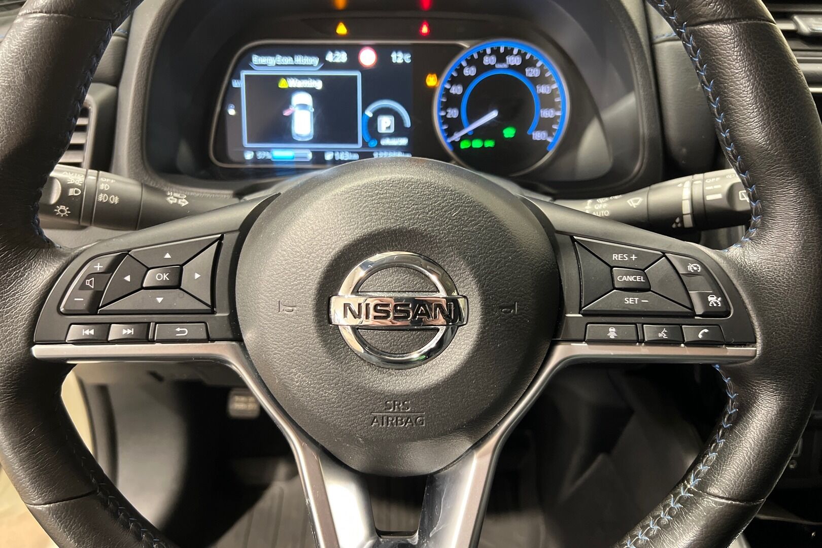 Nissan Leaf iso kuva 15