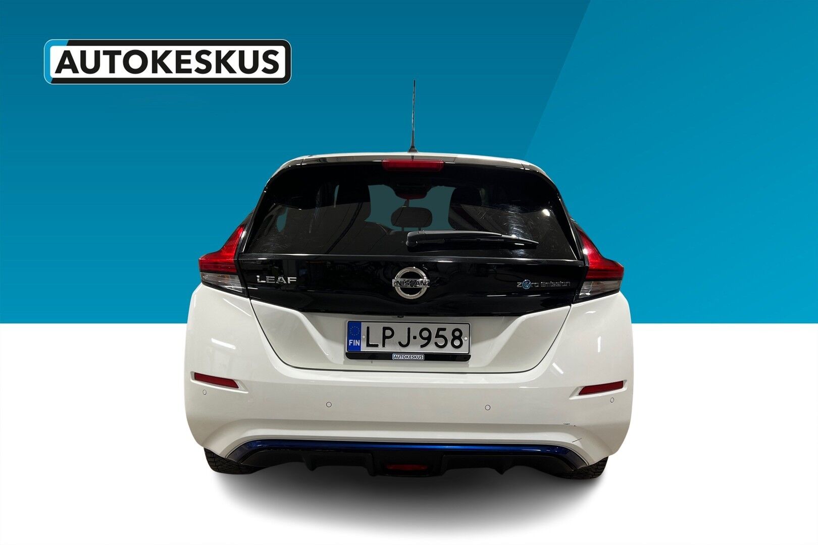 Nissan Leaf iso kuva 10