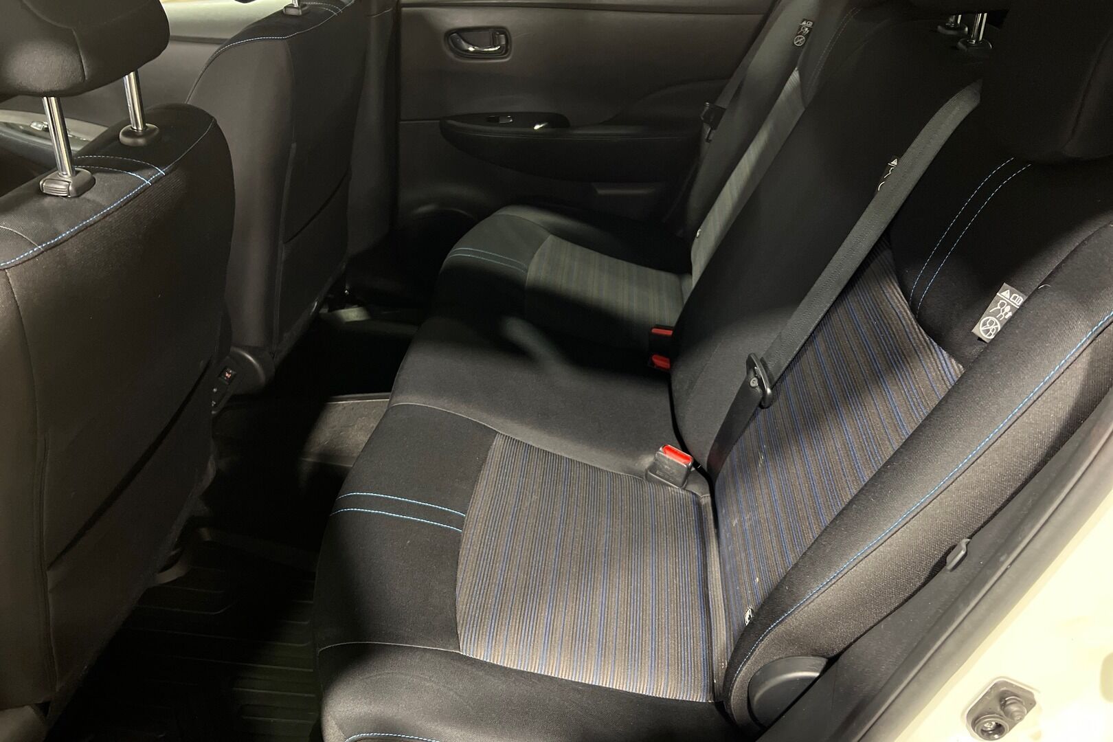 Nissan Leaf iso kuva 13