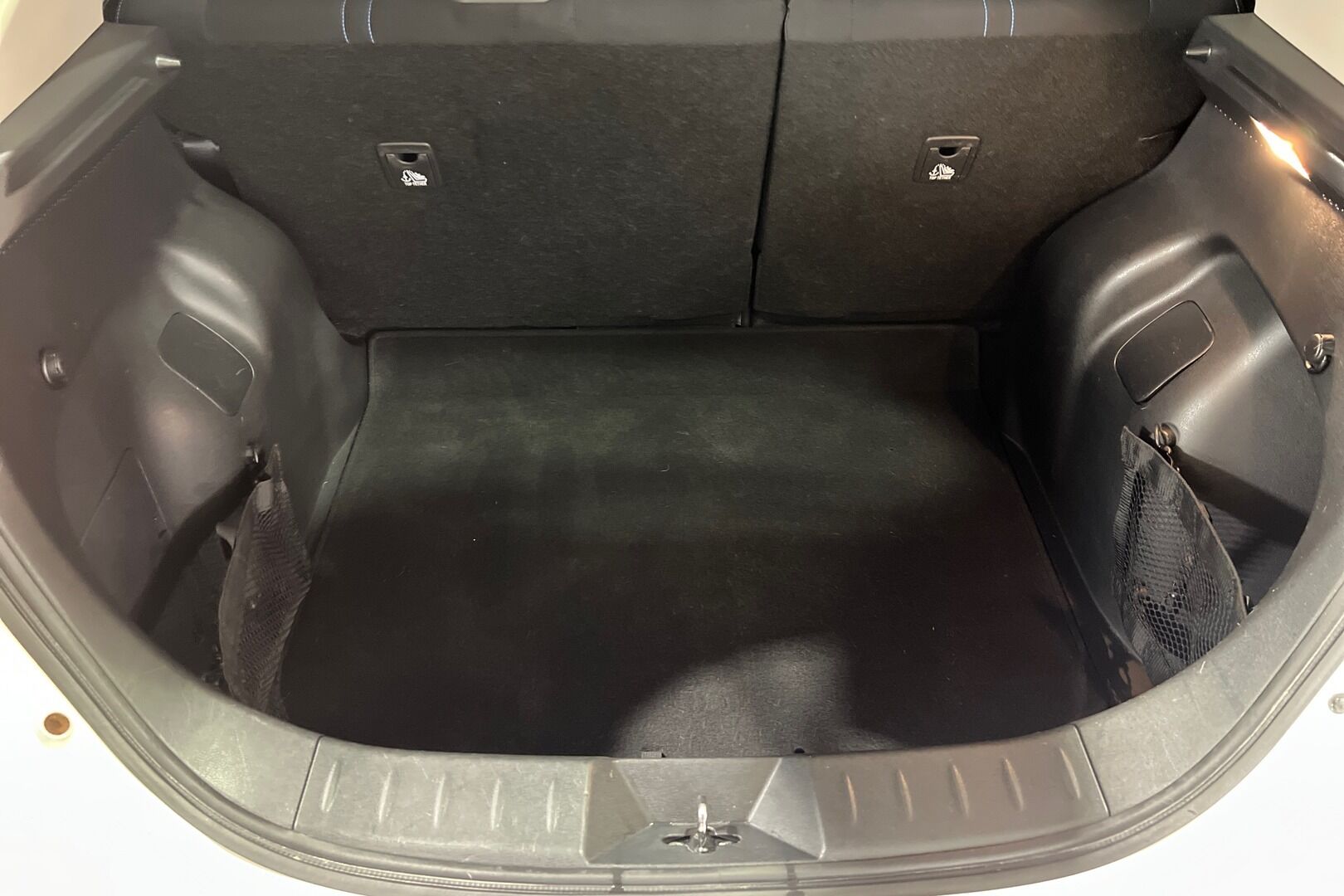 Nissan Leaf iso kuva 14