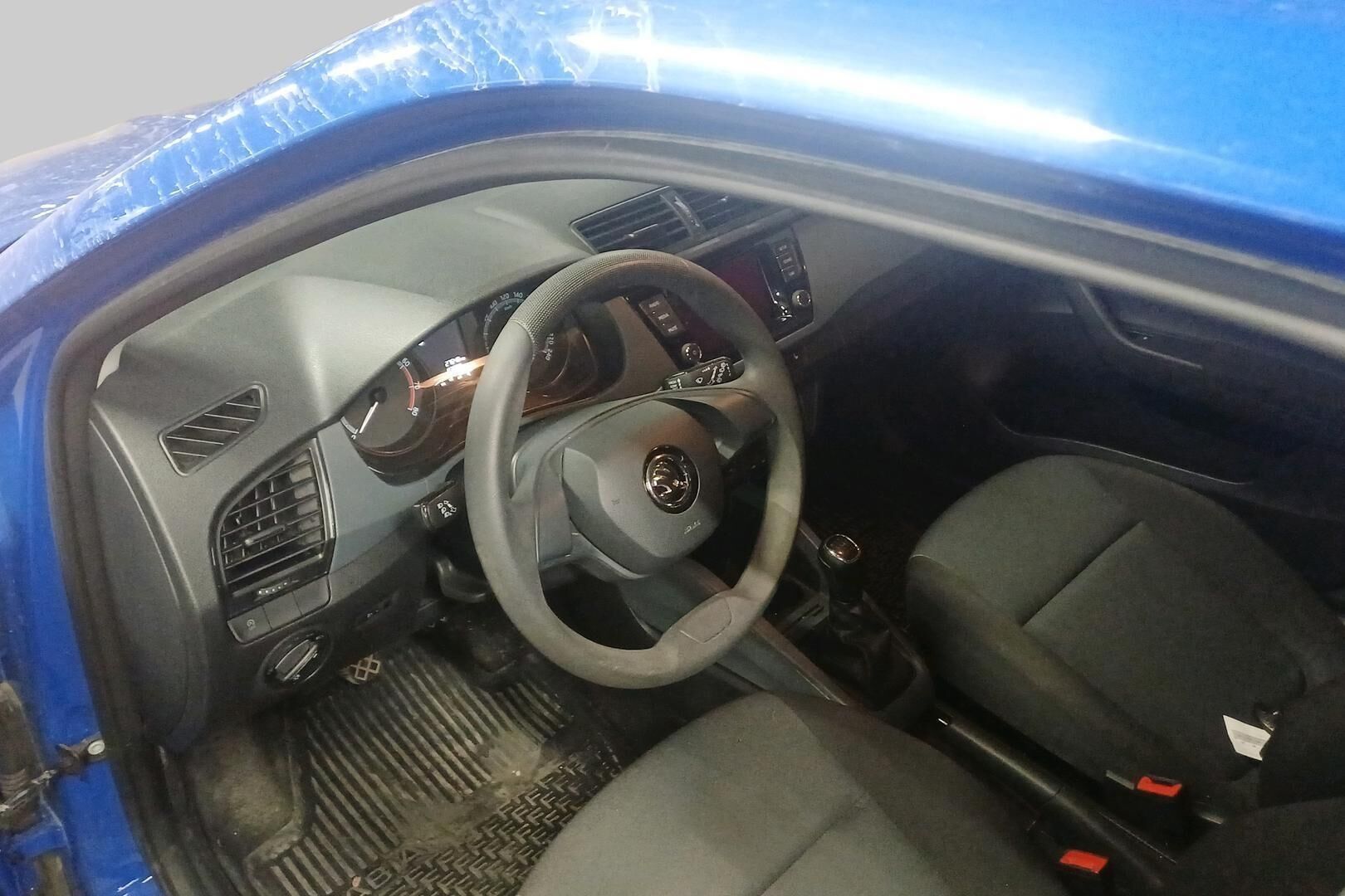 Skoda Fabia iso kuva 2
