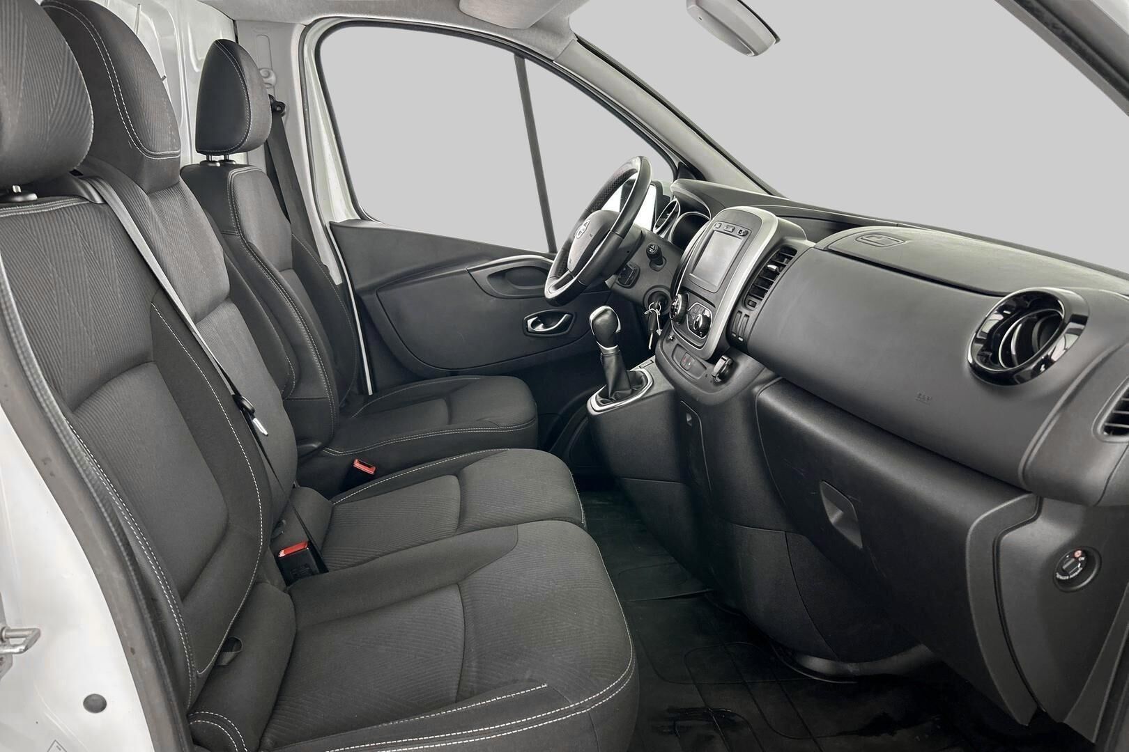 Nissan NV300 iso kuva 10