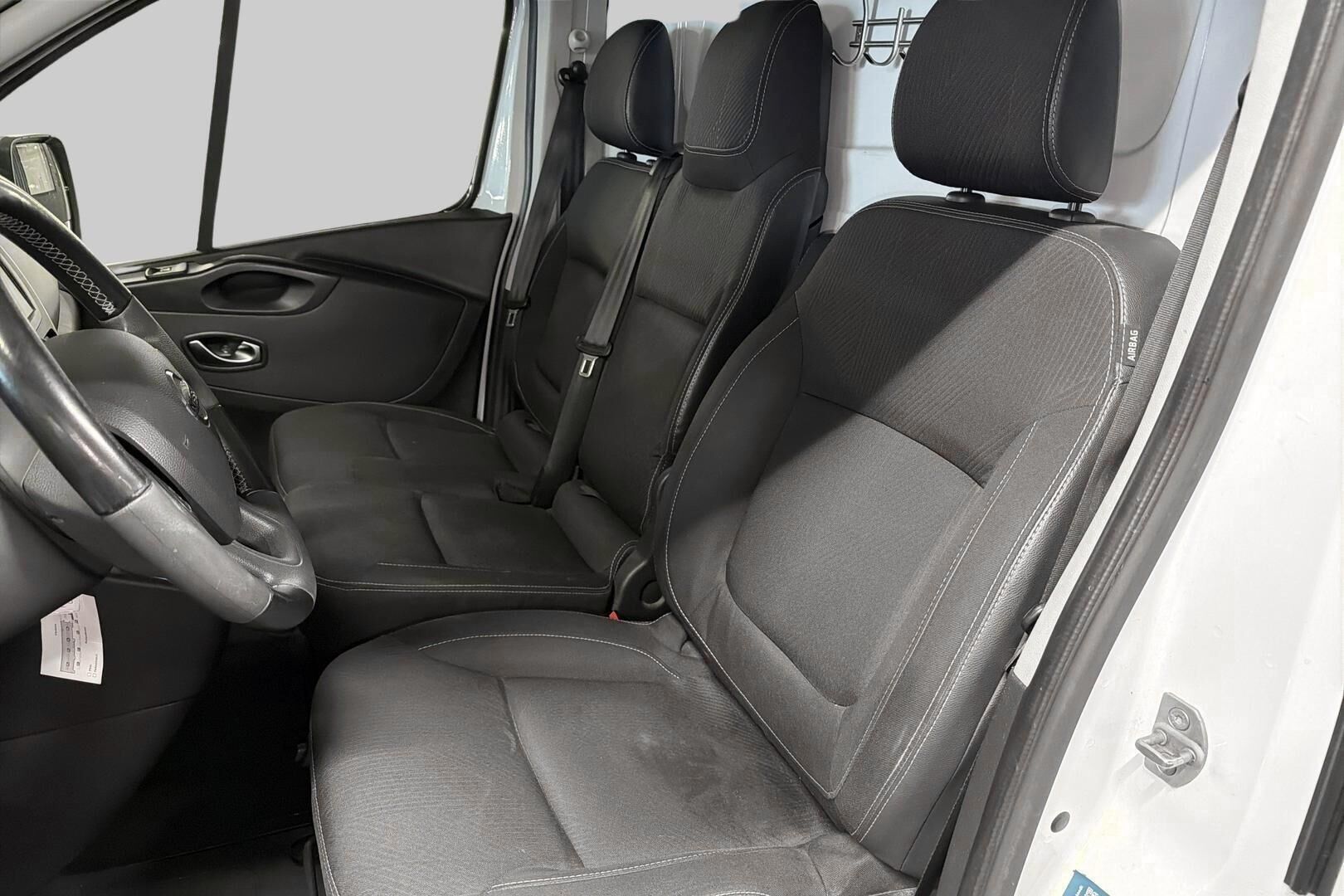 Nissan NV300 iso kuva 26