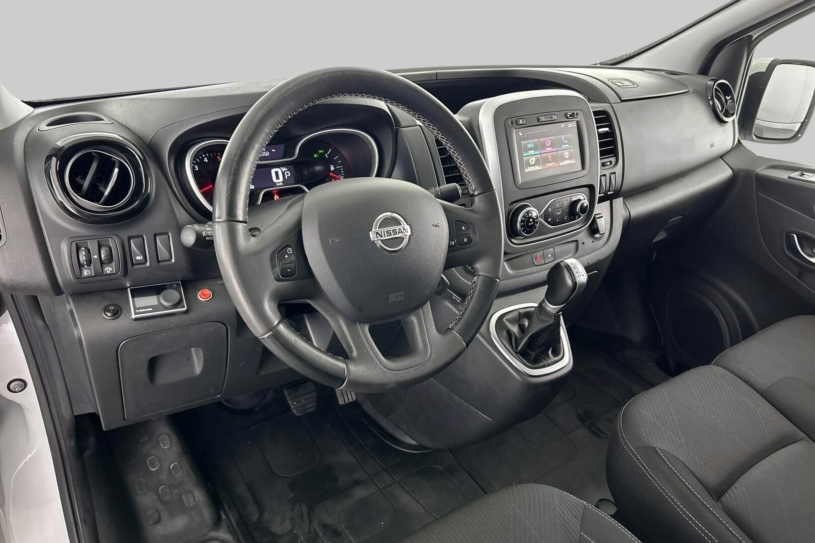 Nissan NV300 iso kuva 11
