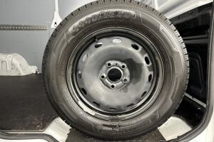 Nissan NV300 esikatselu 14