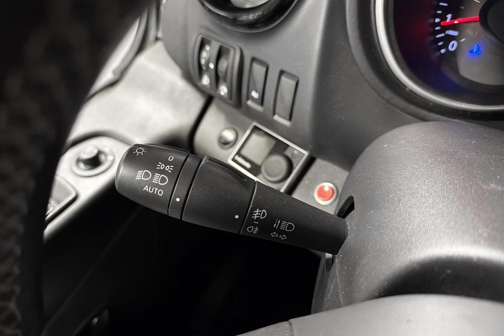 Nissan NV300 iso kuva 15