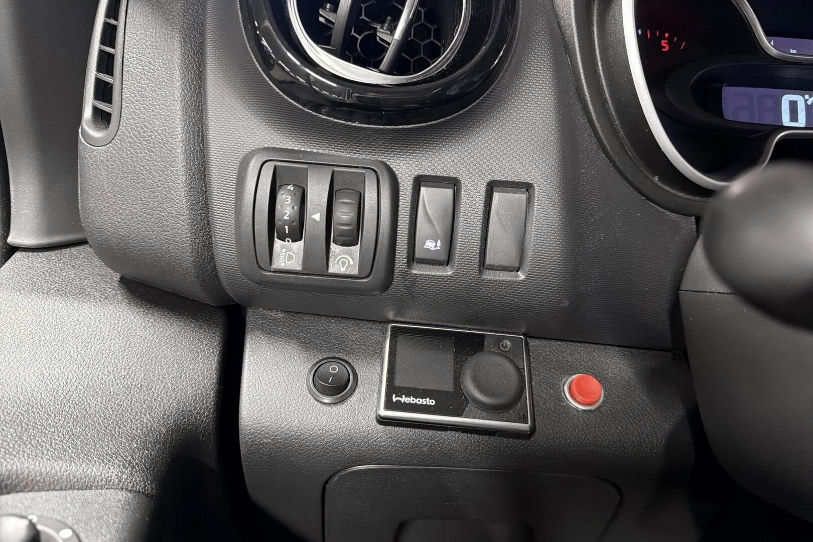 Nissan NV300 iso kuva 16